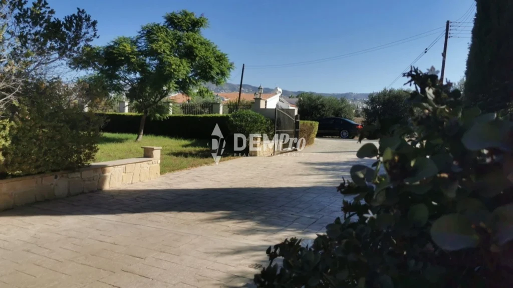 4 Bedroom House for Sale in Paphos – Emba