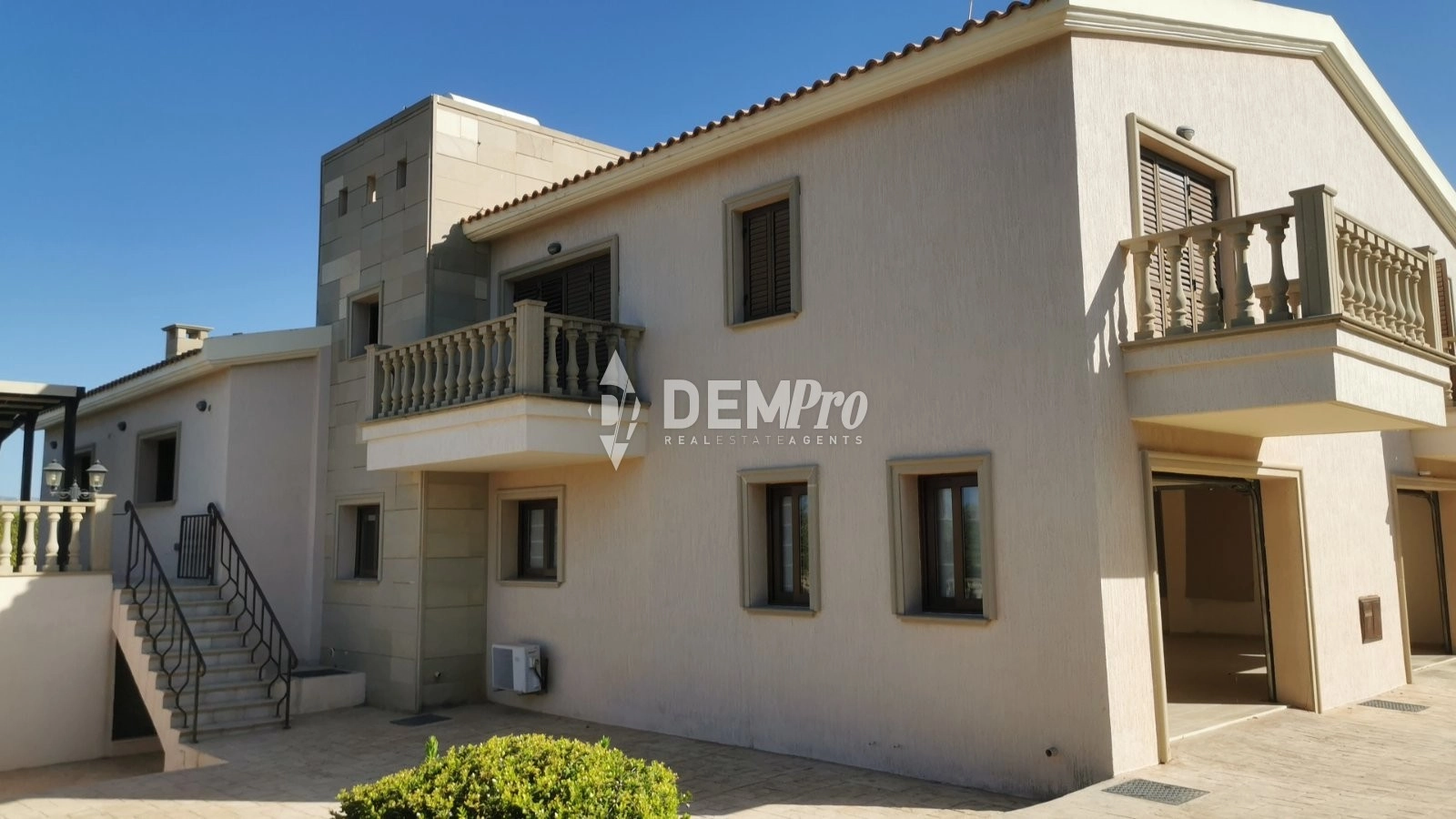 4 Bedroom House for Sale in Paphos – Emba