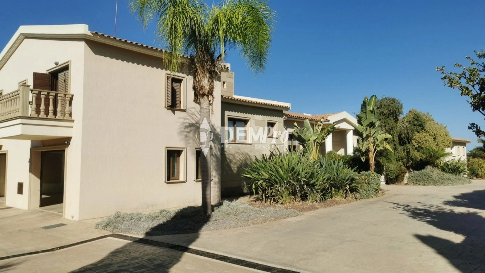 4 Bedroom House for Sale in Paphos – Emba