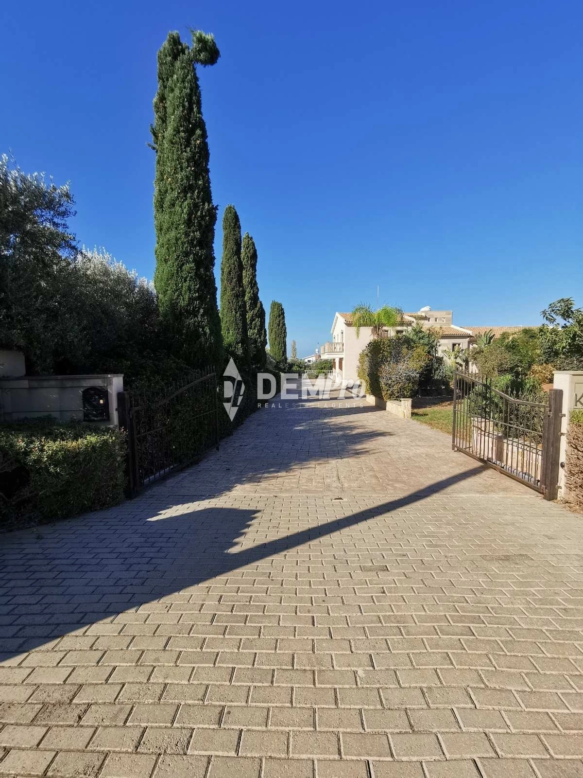 4 Bedroom House for Sale in Paphos – Emba