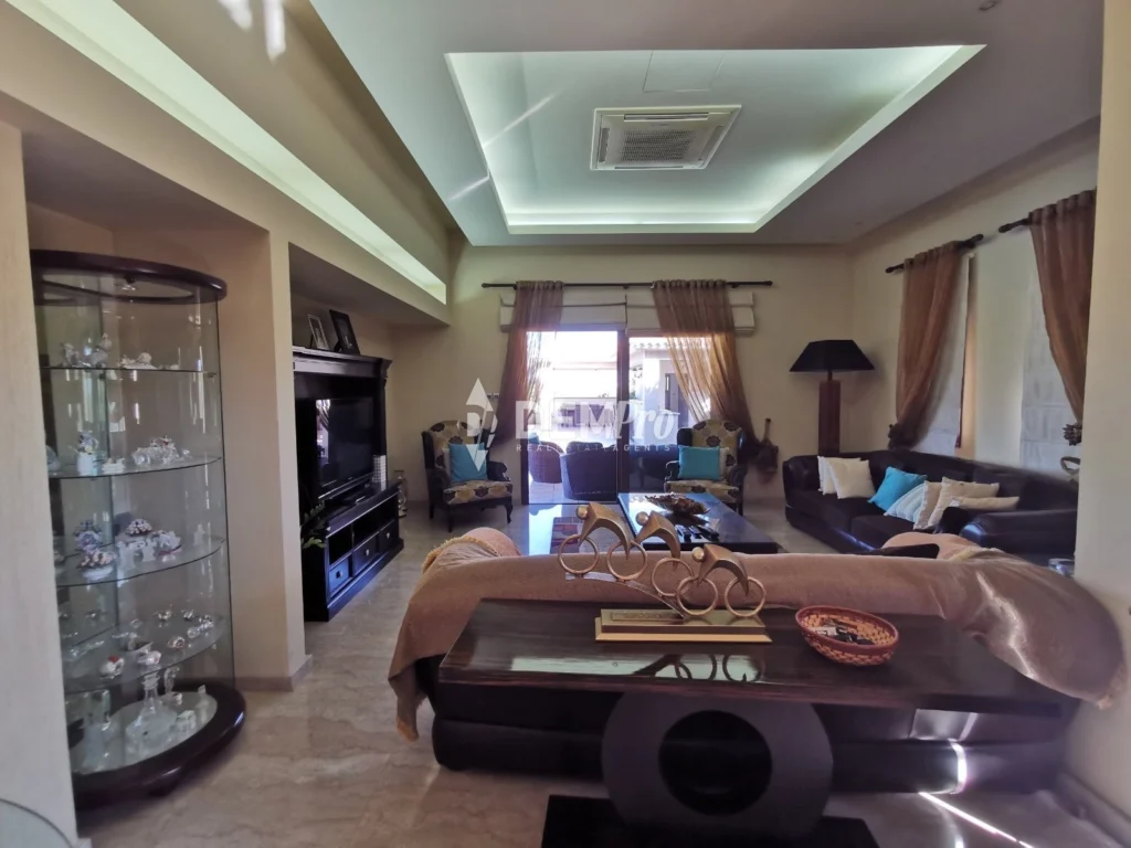 4 Bedroom House for Sale in Paphos – Emba