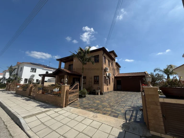 Cheap Houses and Villas for Sale Larnaca up to 600000 euro