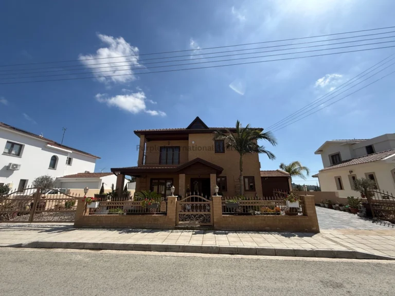 Cheap Houses and Villas for Sale Larnaca up to 600000 euro