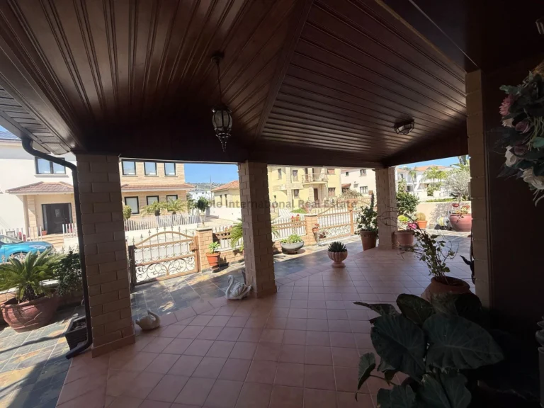 Cheap Houses and Villas for Sale Larnaca up to 600000 euro