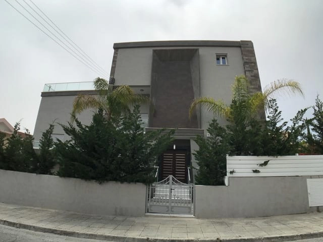 6+ Bedroom House for Sale in Limassol District