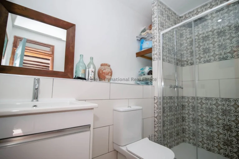Cheap Houses and Villas for Sale Larnaca up to 300000 euro