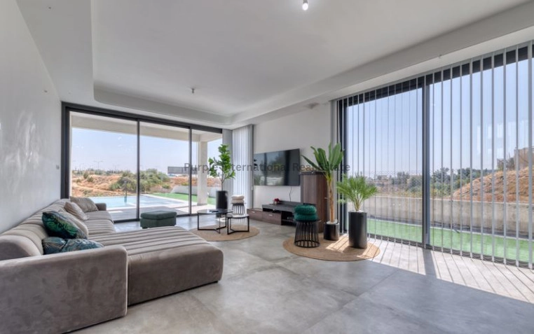Cheap Houses and Villas for Sale Larnaca up to 900000 euro