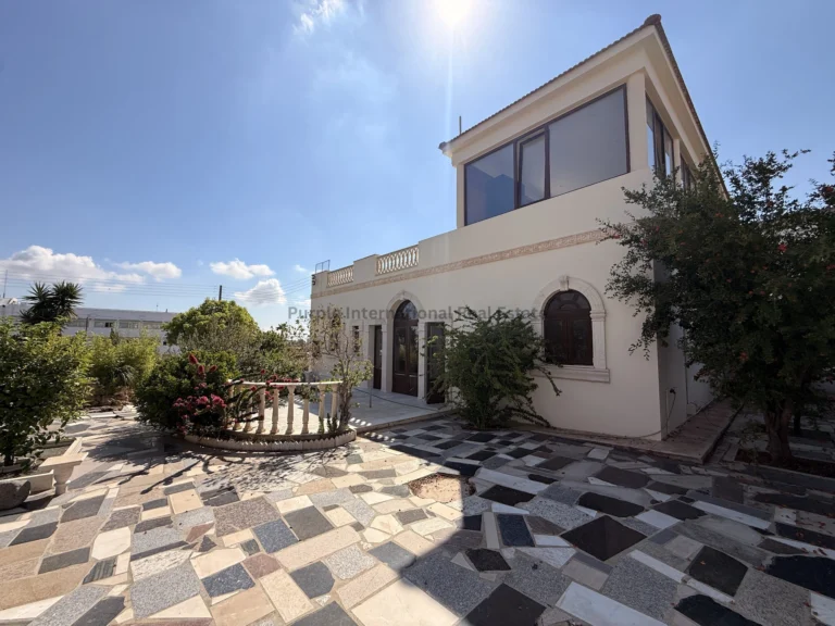 Cheap Houses and Villas for Sale Larnaca up to 600000 euro