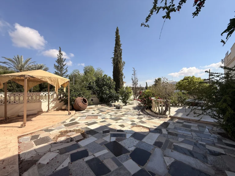 Cheap Houses and Villas for Sale Larnaca up to 600000 euro