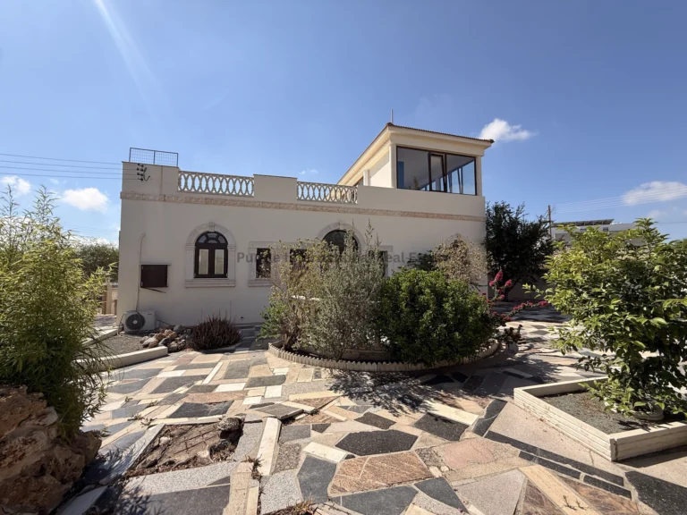Cheap Houses and Villas for Sale Larnaca up to 600000 euro