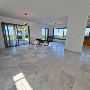 5 Bedroom House for Sale in Chlorakas, Paphos District