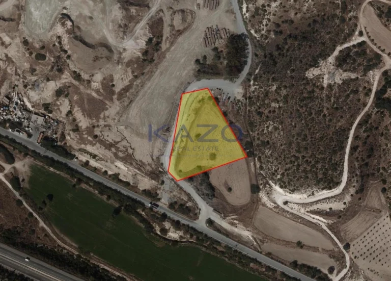7,024m² Plot for Sale in Pentakomo, Limassol District