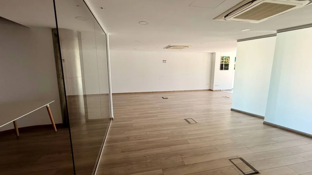 246m² Office for Rent