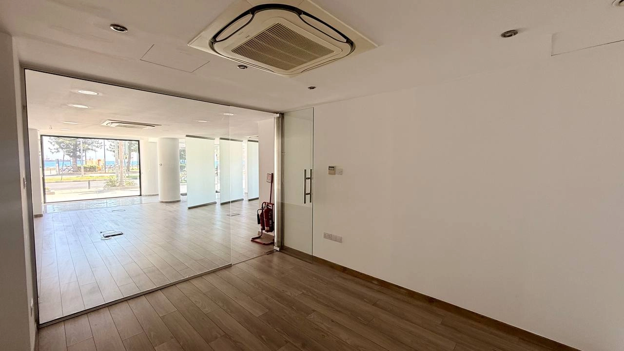 246m² Office for Rent