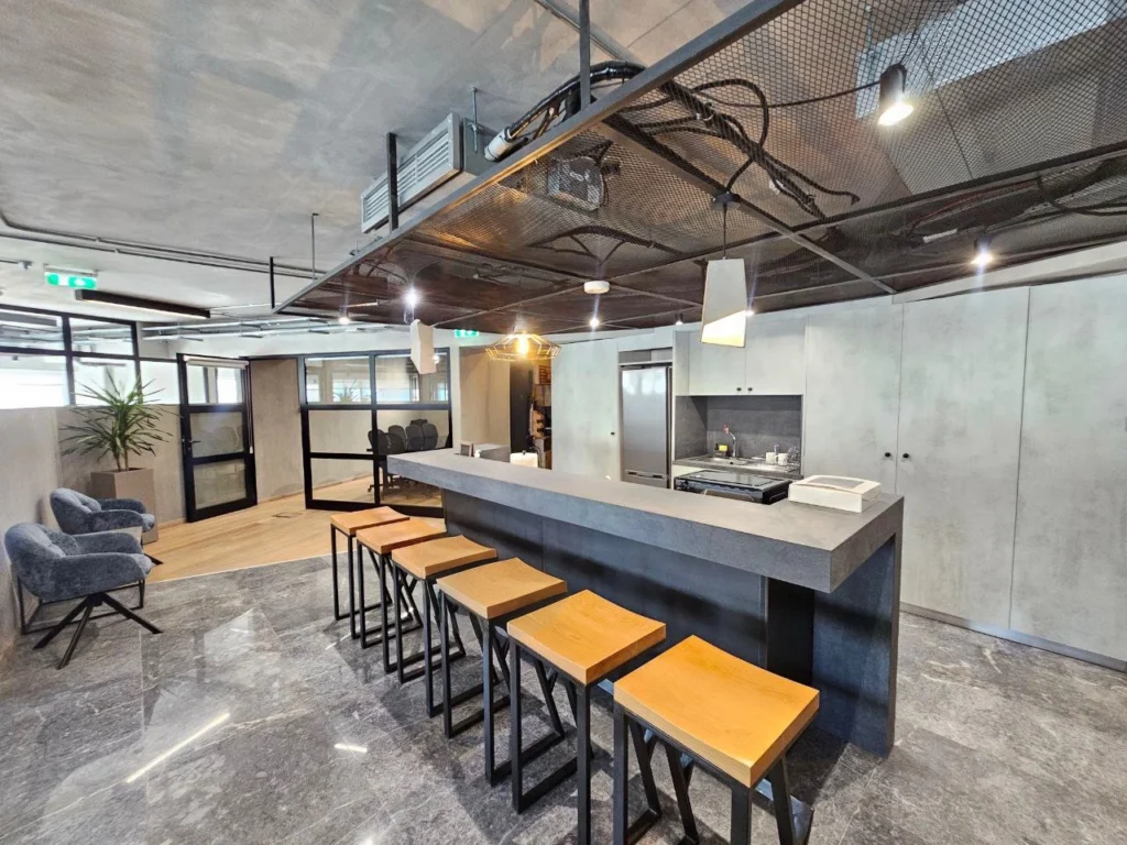 300m² Office for Rent
