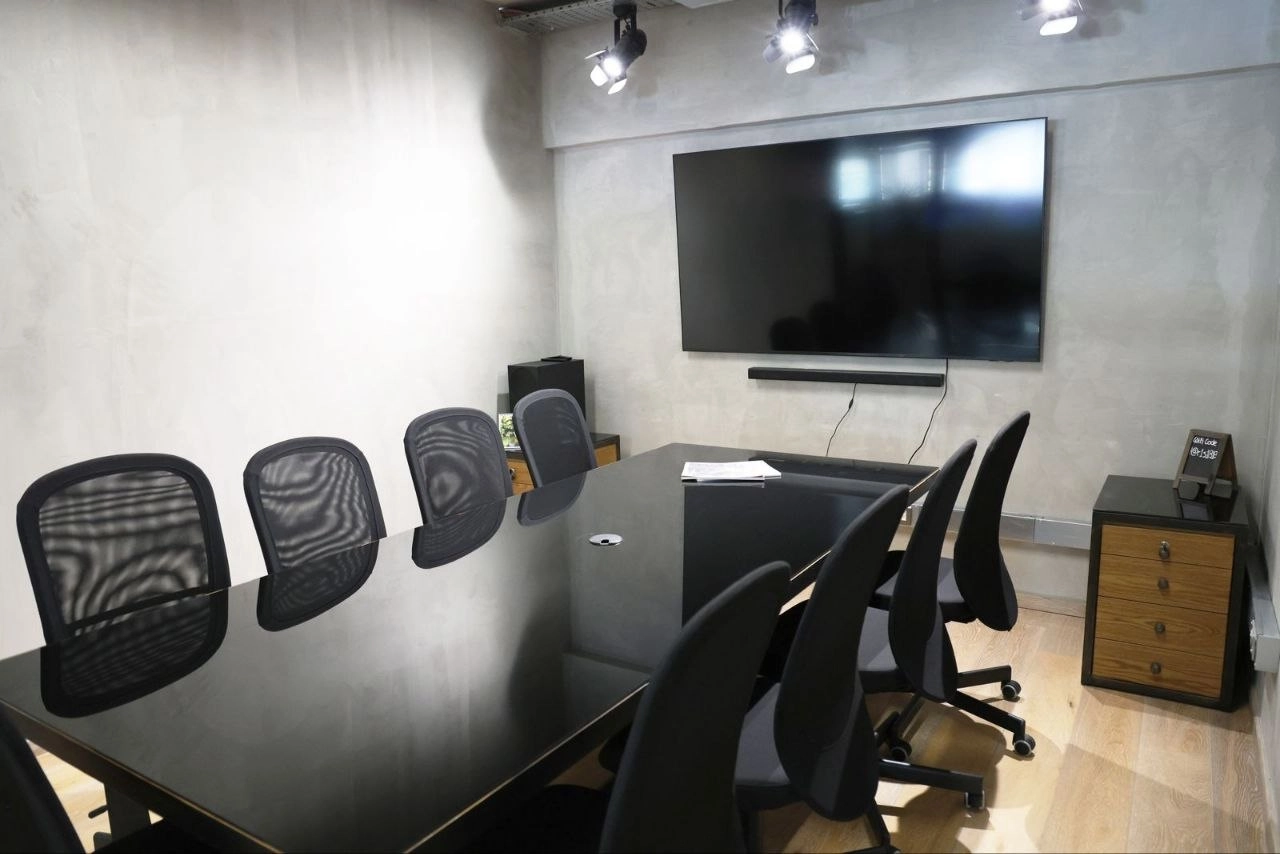 300m² Office for Rent