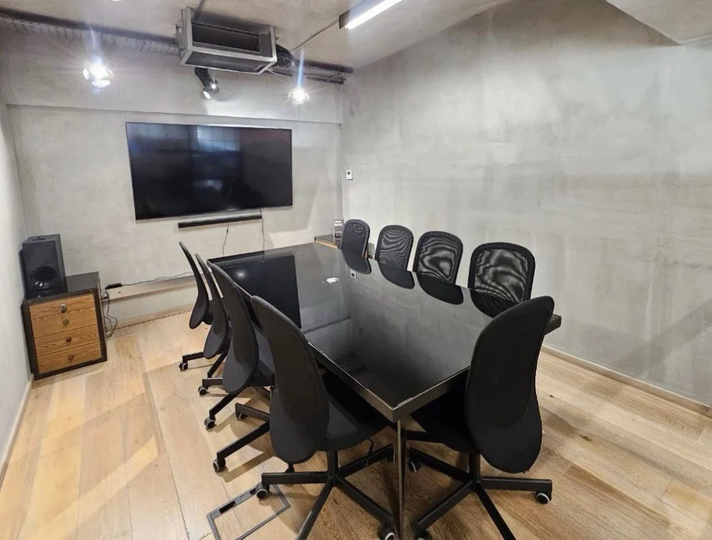 300m² Office for Rent
