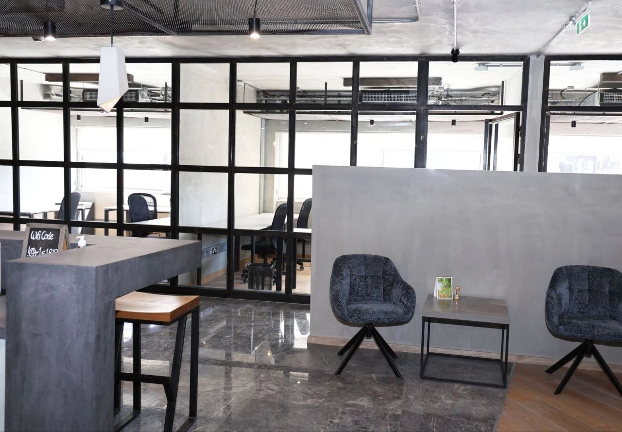 300m² Office for Rent