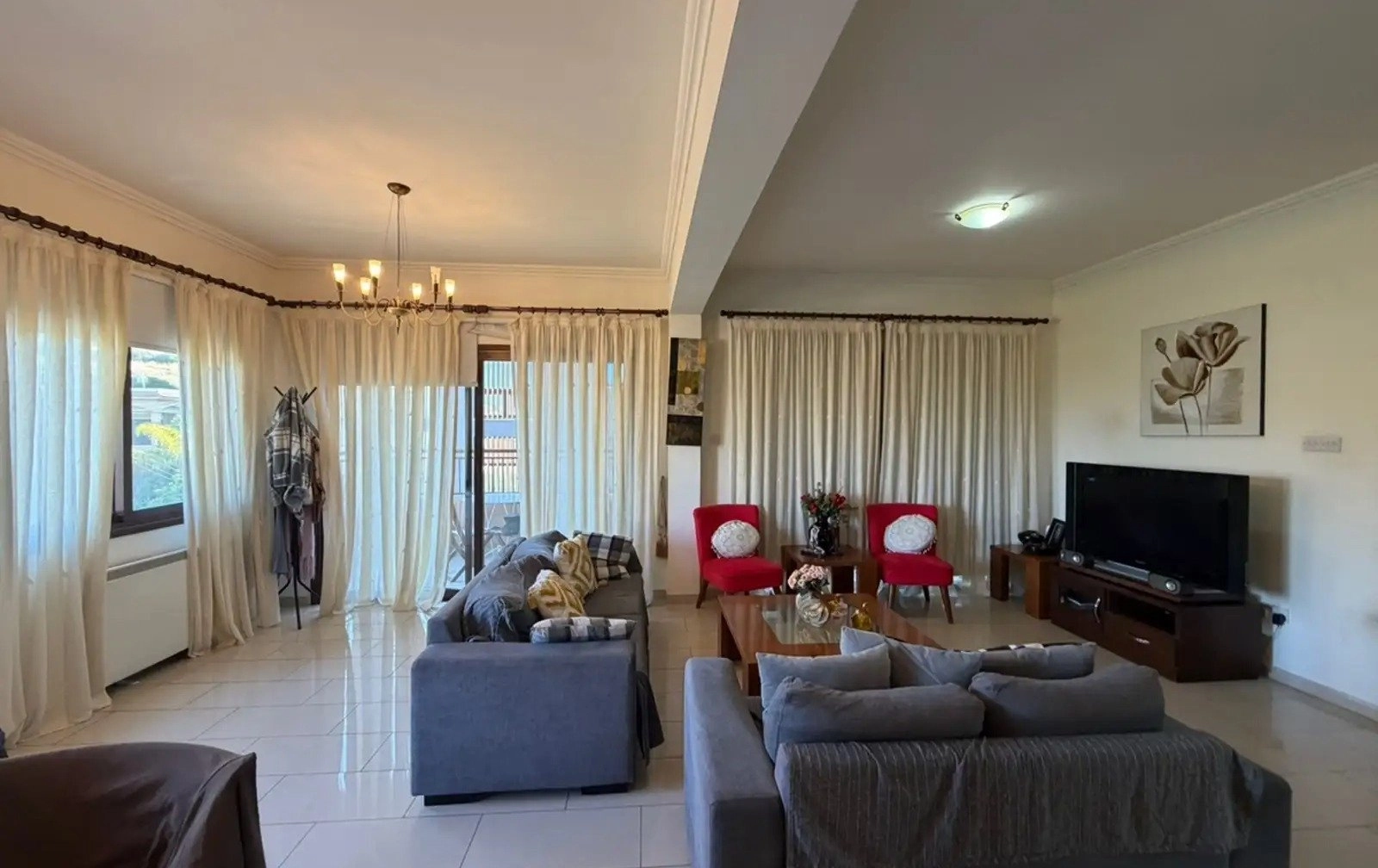 225m² Building for Sale in Germasogeia, Limassol District