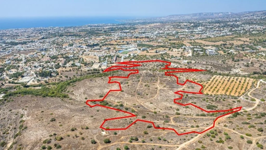 100,575m² Plot for Sale in Paphos – Anavargos