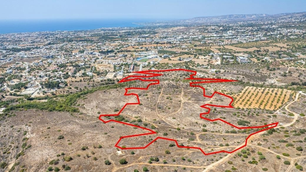 100,575m² Plot for Sale in Paphos – Anavargos