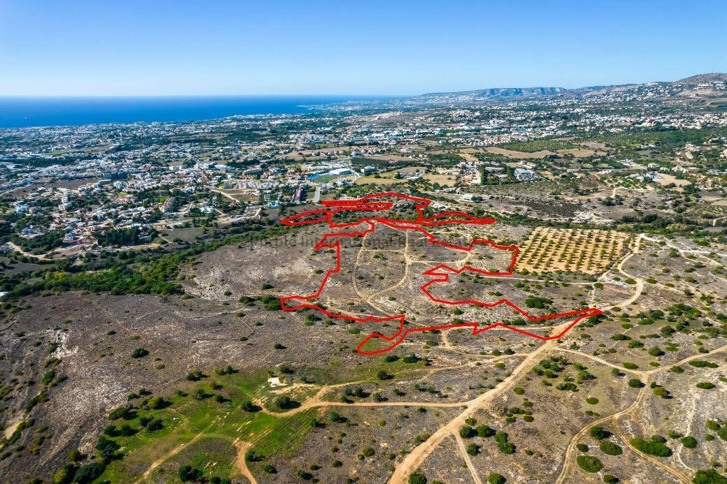 100,575m² Plot for Sale in Paphos – Anavargos