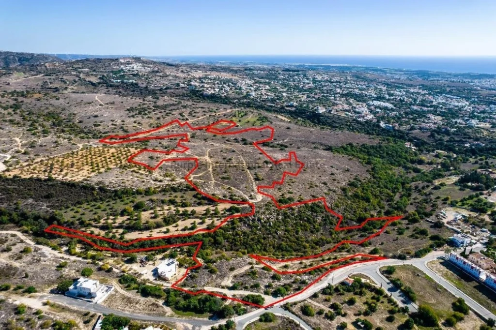 100,575m² Plot for Sale in Paphos – Anavargos