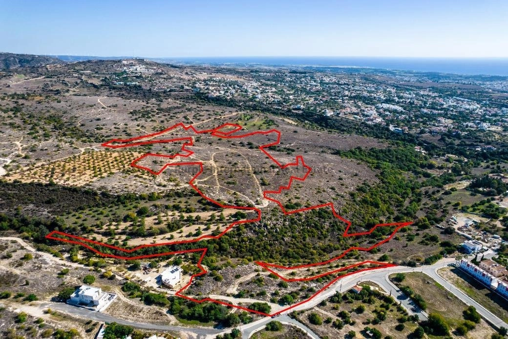 100,575m² Plot for Sale in Paphos – Anavargos