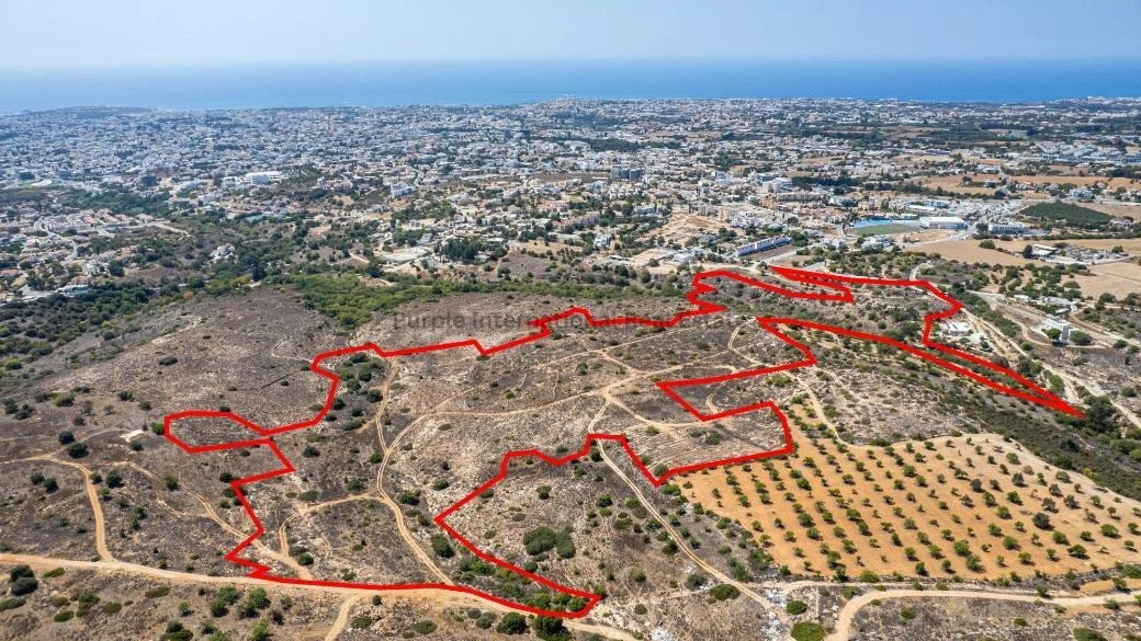 100,575m² Plot for Sale in Paphos – Anavargos