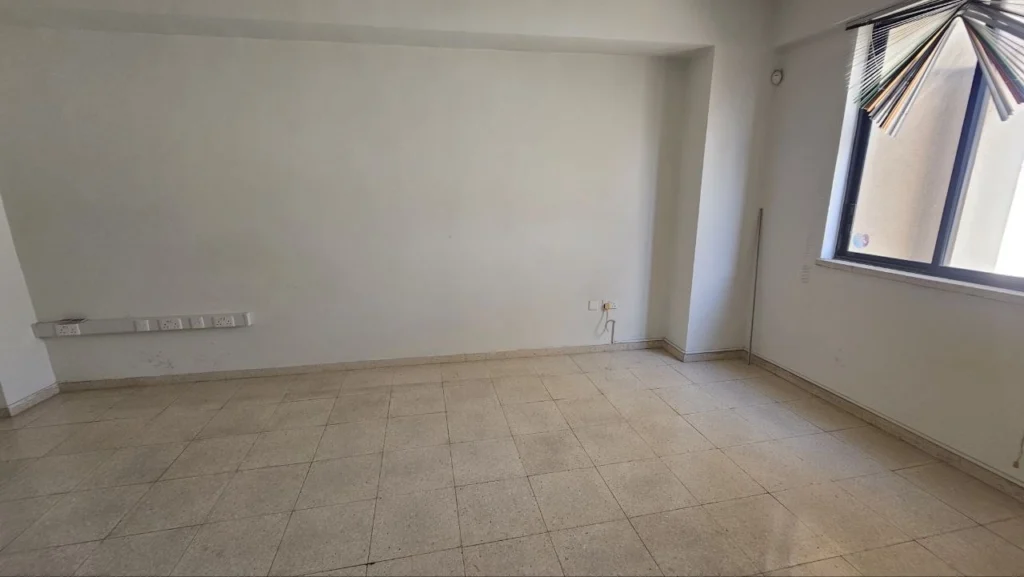 500m² Building for Rent