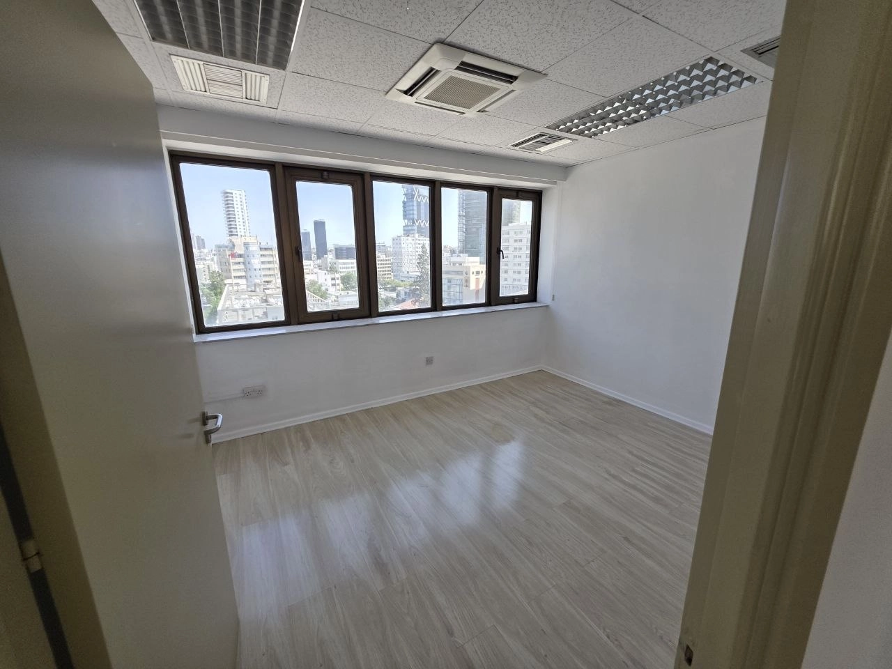 150m² Office for Rent