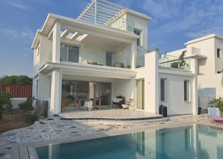 3 Bedroom House for Sale in Pervolia Larnacas, Limassol District