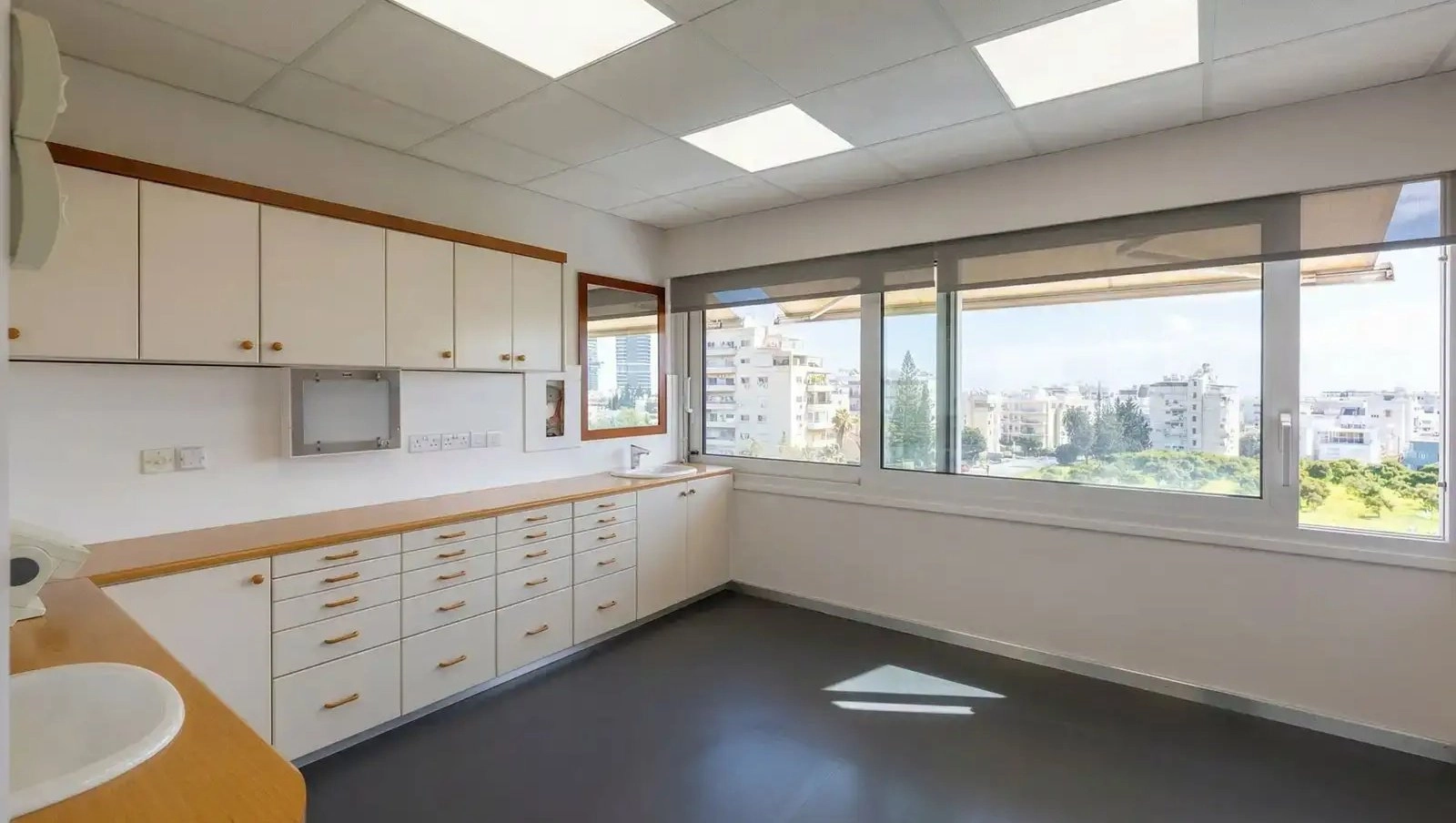 140m² Office for Sale in Larnaca – Agios Nikolaos, Limassol District