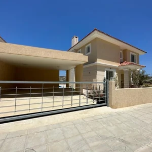 5 Bedroom House for Sale in Agios Tychonas, Limassol District