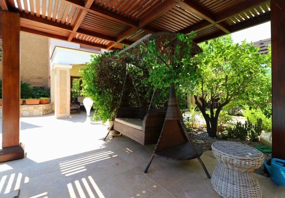 5 Bedroom House for Sale in Mouttagiaka, Limassol District