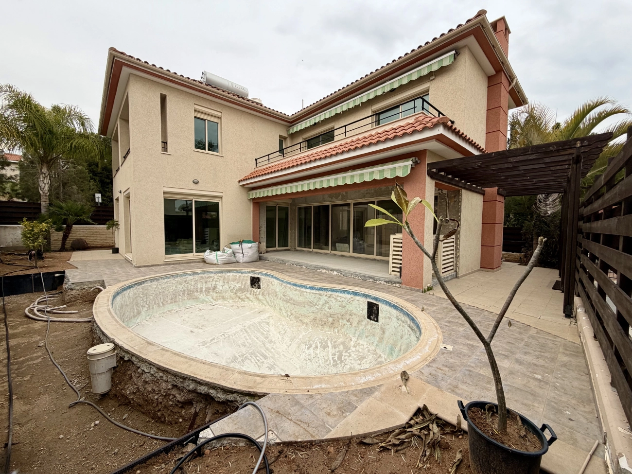 4 Bedroom House for Sale in Pyrgos Lemesou, Limassol District