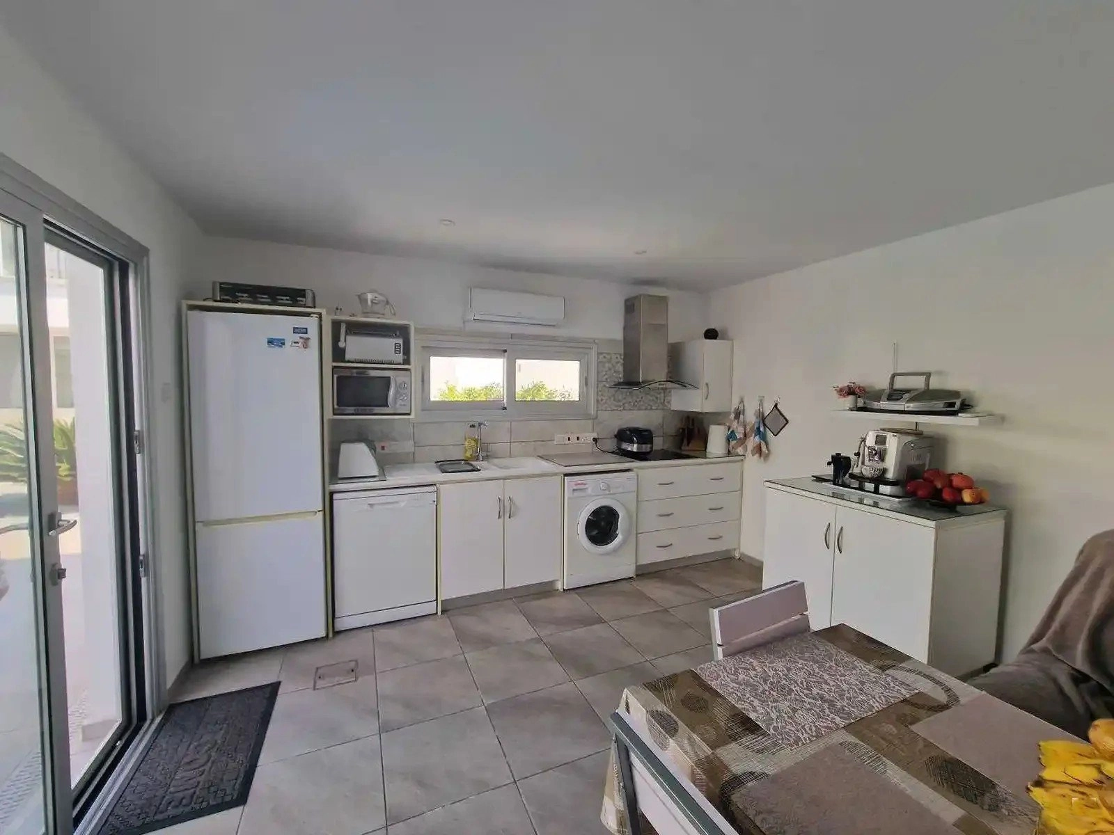 5 Bedroom House for Rent in Parekklisia, Limassol District