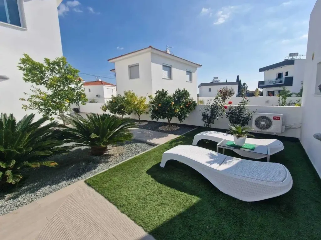 5 Bedroom House for Rent in Parekklisia, Limassol District