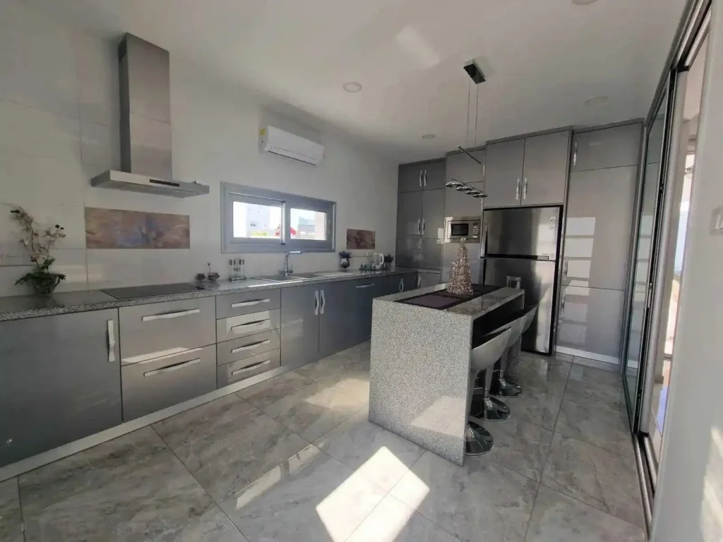 5 Bedroom House for Rent in Parekklisia, Limassol District