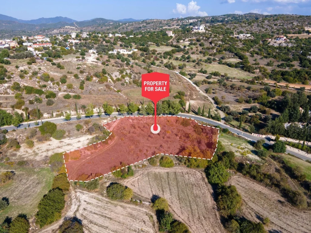 6,700m² Plot for Sale in Peristerona Pafou, Paphos District
