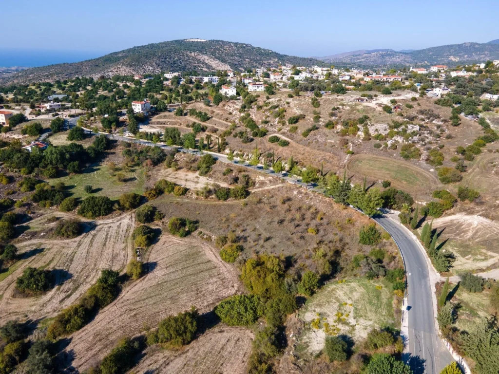 6,700m² Plot for Sale in Peristerona Pafou, Paphos District