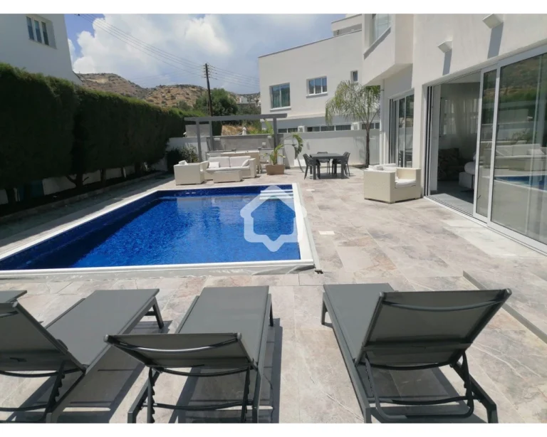 5 Bedroom House for Rent in Agios Tychonas, Limassol District