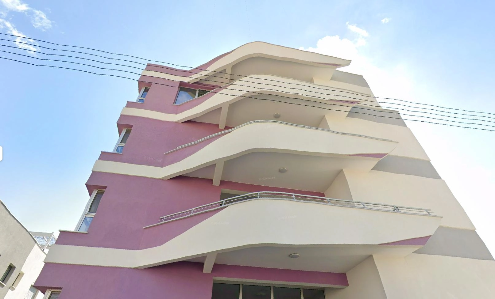717m² Building for Sale