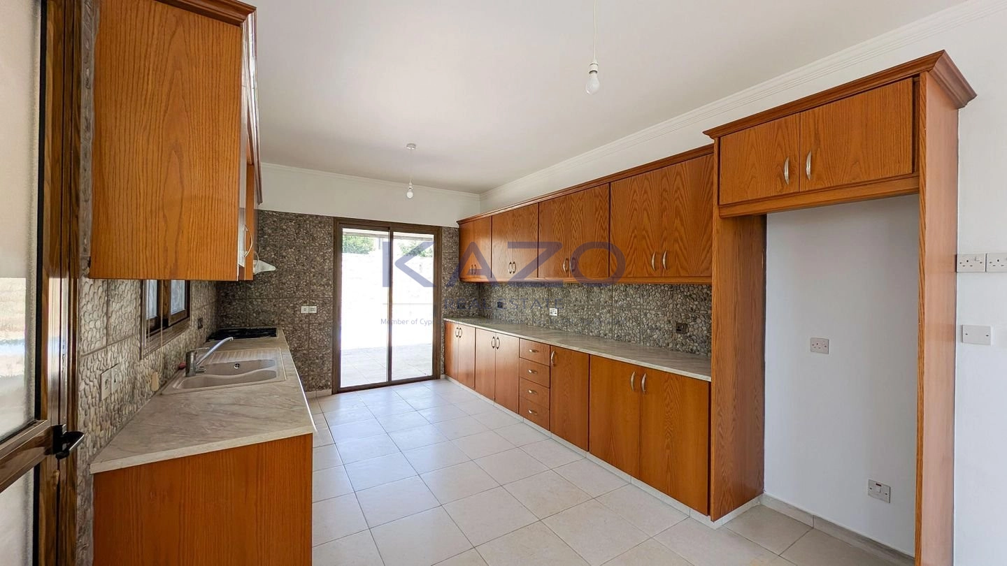 4 Bedroom House for Sale in Ineia, Paphos District