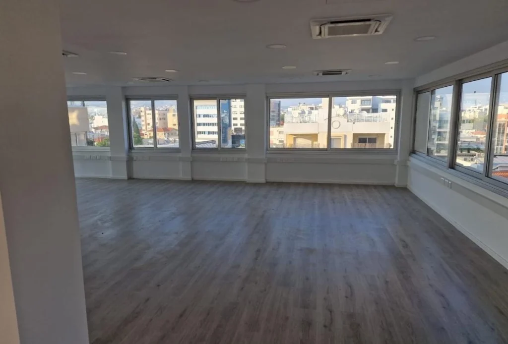 200m² Office for Sale