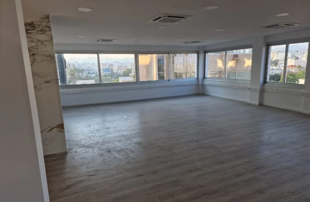 200m² Office for Sale