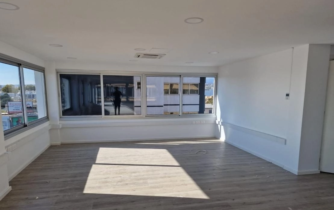 200m² Office for Sale