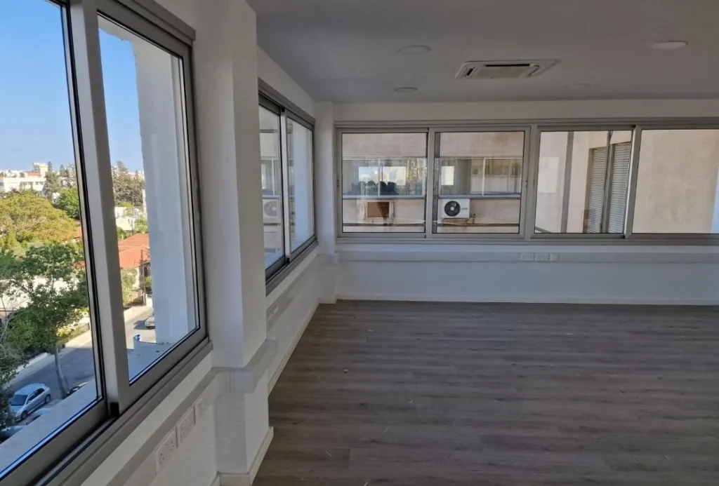 200m² Office for Sale