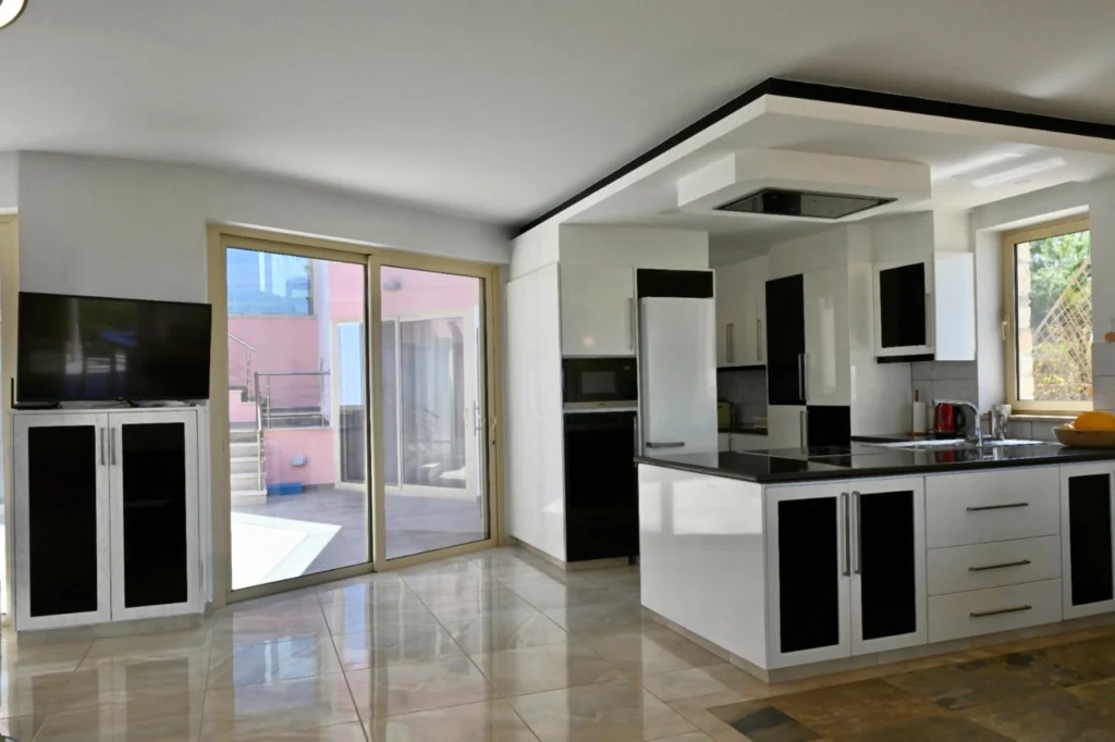 5 Bedroom House for Sale in Kathikas, Paphos District