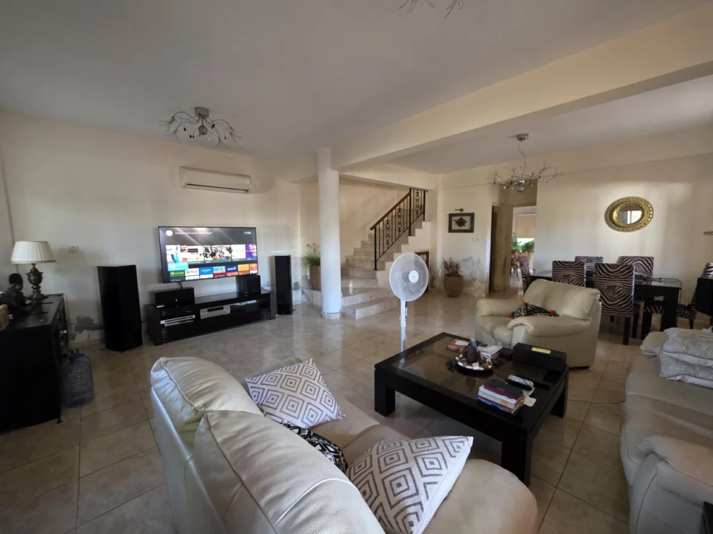 5 Bedroom House for Sale in Oroklini, Larnaca District